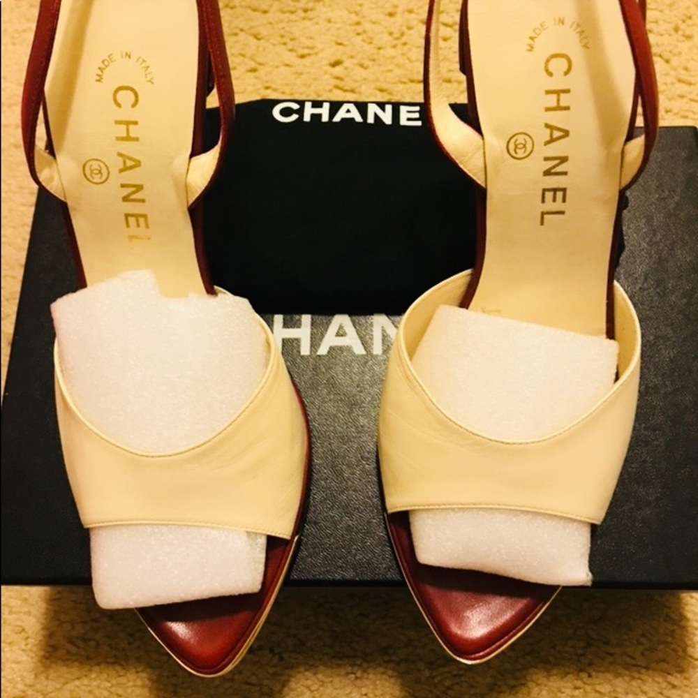 CHANEL WOMEN HIGH HEELS.